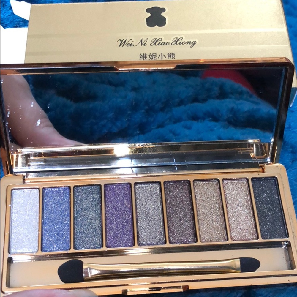 Wei Ni Xiao Xiong Eyeshadow Palette glitter
